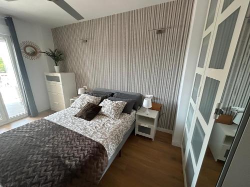 Ένα ή περισσότερα κρεβάτια σε δωμάτιο στο Canet al Mar Luxe y Confort-Pet Friendly