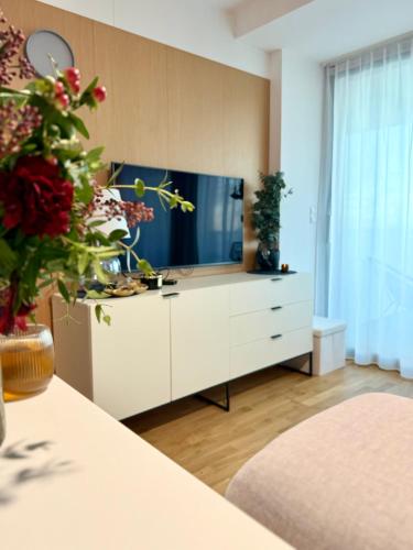 Ένα ή περισσότερα κρεβάτια σε δωμάτιο στο Al-Dom Apartamenty Seaside 209 w widokiem na morze