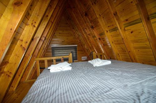 Ένα ή περισσότερα κρεβάτια σε δωμάτιο στο Amazing Private Pool Bungalow, Breakfast & Dinner inclusive