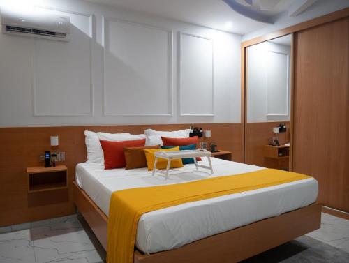 Llit o llits en una habitació de Top-Level Pool