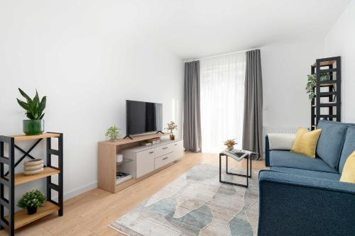 Spacious Apartment with Functional Interiors Parking & Balcony by Noclegi Renters