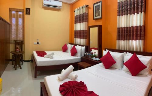 Ένα ή περισσότερα κρεβάτια σε δωμάτιο στο Akshaya Guest Inn Kandy