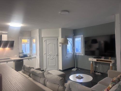 Χώρος καθιστικού στο Luxe Loma 2