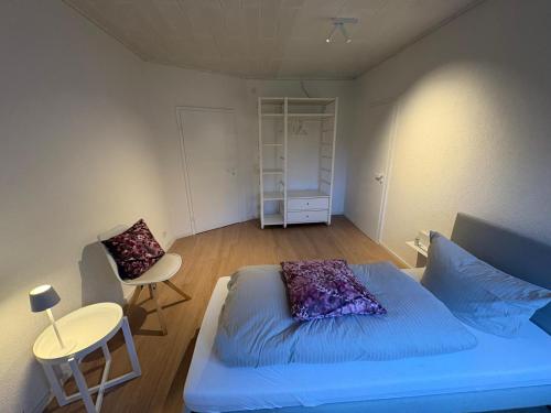 a bedroom with a bed and a table and a chair at Moselfreunde Ellenz-Poltersdorf in Ellenz-Poltersdorf