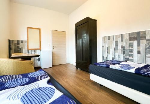 Postel nebo postele na pokoji v ubytování Ruime accommodatie voor 12 personen op begane grond