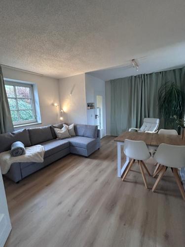 Posezení v ubytování Ferienwohnung Am Weifberg in Hinterhermsdorf