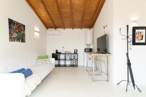 a white living room with a couch and a table at Quinta do Socalco in Caminha