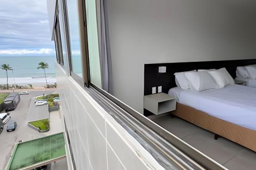 Ένα ή περισσότερα κρεβάτια σε δωμάτιο στο Hotel Ritz Suítes | Flat632 | Quarto com Vista mar