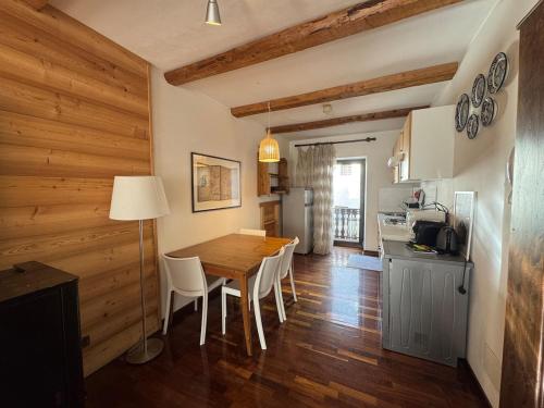 Η κουζίνα ή μικρή κουζίνα στο Cadore Flat - il Tuo Rifugio tra le Montagne