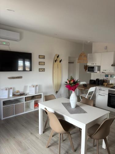 Una cocina o zona de cocina en Casa Romeo - Sea View Apartment