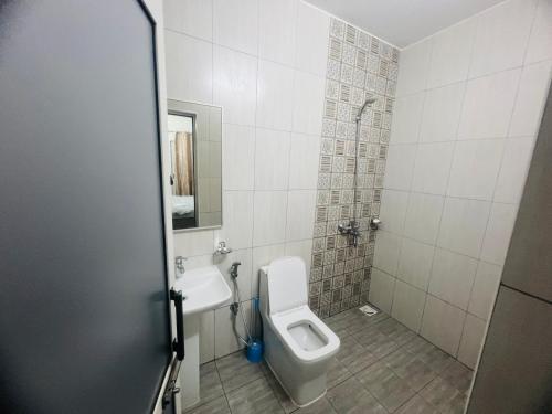 Koupelna v ubytování Stunning 2 bedroom Luxury apartment in Diamniadio