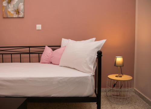 Ένα ή περισσότερα κρεβάτια σε δωμάτιο στο Lilia Apartments