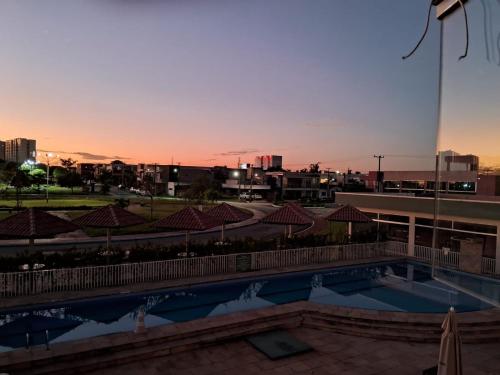 Πισίνα στο ή κοντά στο Quarto individual com banheiro privativo em casa moderna em condomínio em Belém