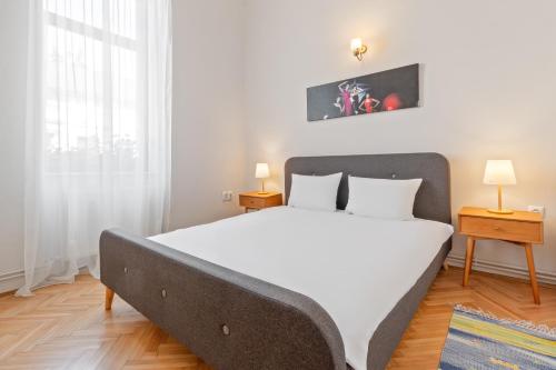 Postel nebo postele na pokoji v ubytování Elle Home