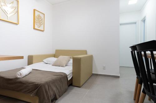 Postel nebo postele na pokoji v ubytování Central Novo 2 Qtos com ar, academia e lava e seca