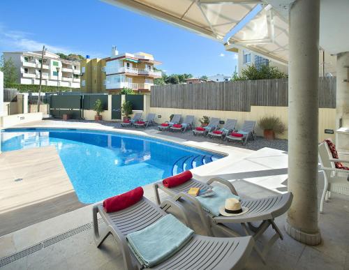 Bazén v ubytování Owl Booking Villa Can Gaya - 5 Minutes Walk to the beach nebo v jeho okolí