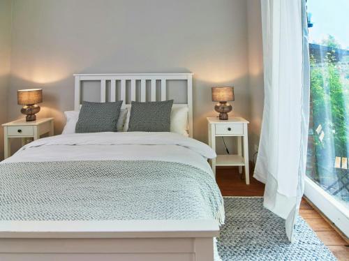 Postel nebo postele na pokoji v ubytování Artist Apartment At Aukrug Nature Park