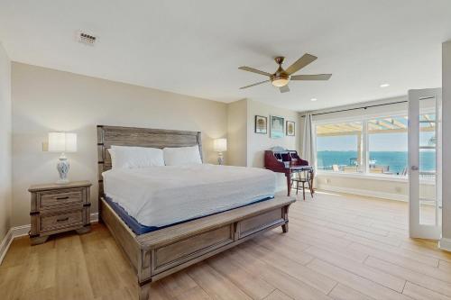 Postel nebo postele na pokoji v ubytování The Sound at Seaglade