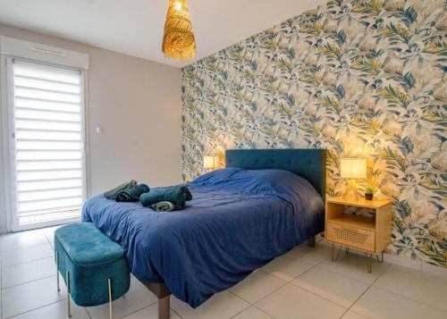 a bedroom with a blue bed with a teddy bear on it at Le Fairway in Bréviandes