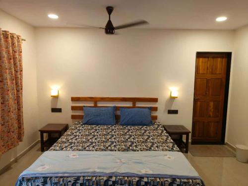 Ένα ή περισσότερα κρεβάτια σε δωμάτιο στο Desai's Mango Retreat