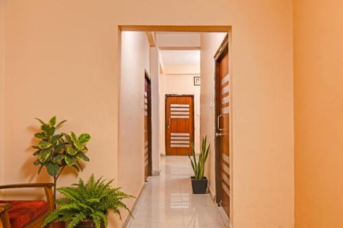 ブバネーシュワルにあるFabHotel Anxx - Near Railway Station & Raj Mahal Squareの廊下