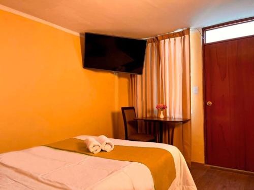 Un pat sau paturi într-o cameră la Hostal El Pino