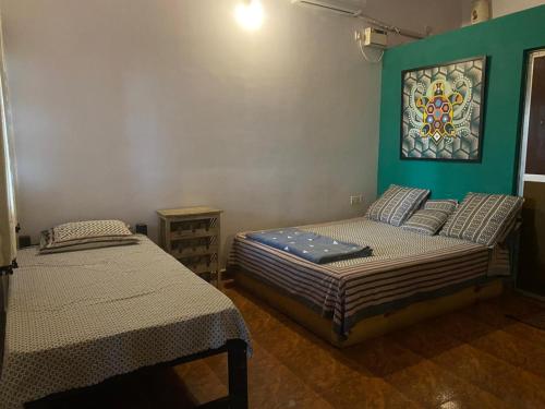 Postel nebo postele na pokoji v ubytování Anjuna Hideout