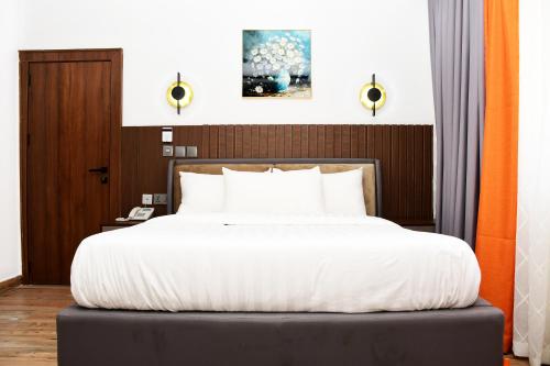 Postel nebo postele na pokoji v ubytování Chic City 1Bedroom 24hrs Power walk to Aso Rock H-Medix