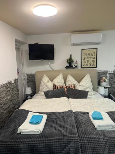 Voodi või voodid majutusasutuse Green Lake Airport Apartments toas