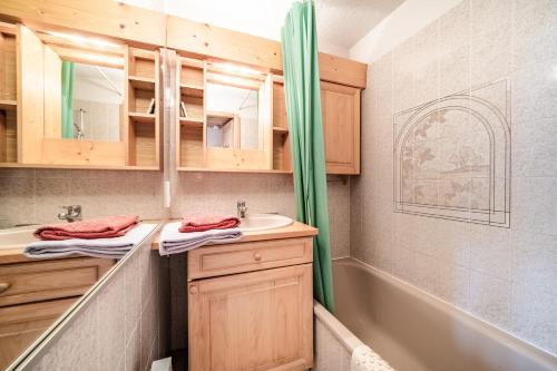 Et badeværelse på Appartement Edelweiss - 7 personnes