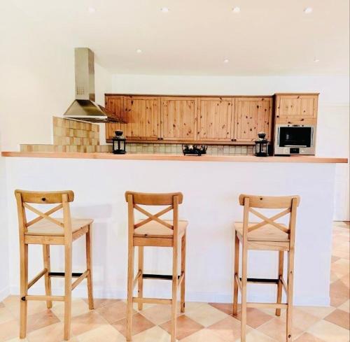 Galeriebild der Unterkunft Grande maison avec piscine et vue dégagée Ain-Jura in Germagnat