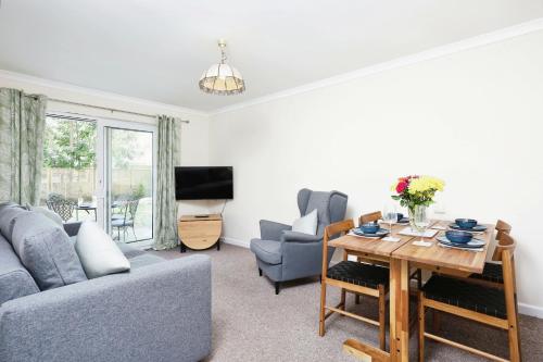 Un lugar para sentarse en The Birdham Hotel & Restaurant