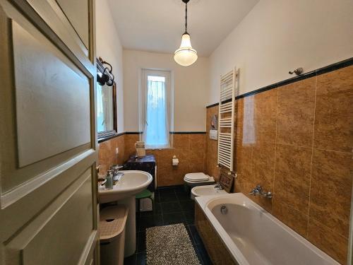 Ένα μπάνιο στο Villa Carla