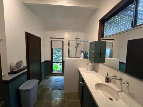 Koupelna v ubytování Riflebird Lodge