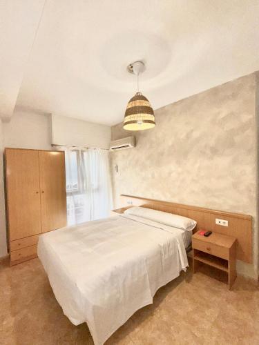 Ένα ή περισσότερα κρεβάτια σε δωμάτιο στο HS Altet Suites - Alicante Airport