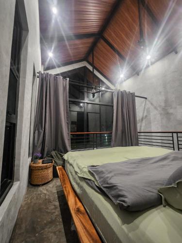 a bedroom with a bed in a room at Villa Arcadia in Los Baños
