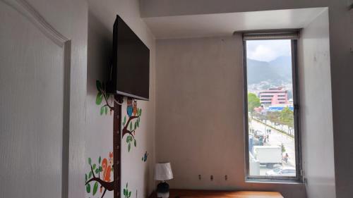 Μια τηλεόραση ή/και κέντρο ψυχαγωγίας στο Departamento cómodo y céntrico