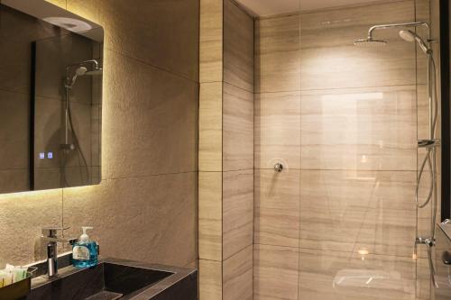 Ένα μπάνιο στο اجنحة احسان الفاخرة