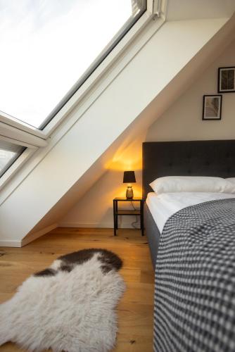 Sunny Terrace Penthouse with AC - Self Check-In