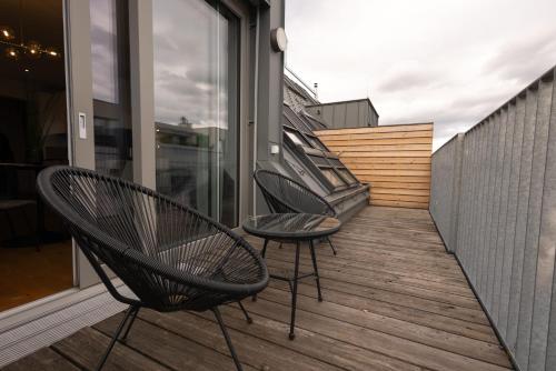 Sunny Terrace Penthouse with AC - Self Check-In