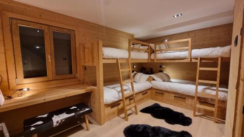 Ένα ή περισσότερα κρεβάτια σε δωμάτιο στο Chalet Sjodammen Jacuzzi vue époustouflante