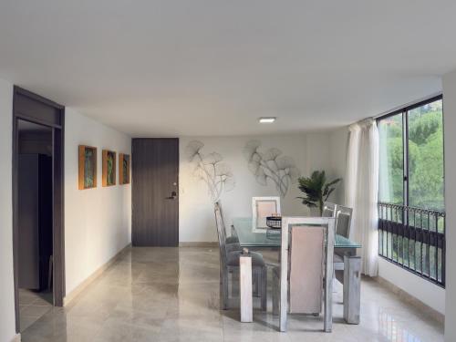 Foto sihtkohas Medellín asuva majutusasutuse 4br 232 M Apartment In El Poblado, El Tesoro galeriist