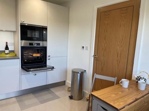 Kuchyň nebo kuchyňský kout v ubytování The Pink House