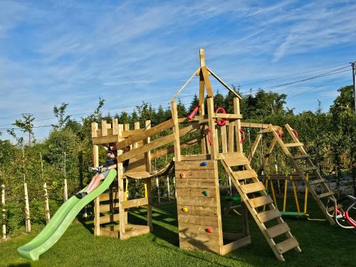 Imagen de la galería de Gîte à la campagne avec piscine intérieure, en Bourbriac