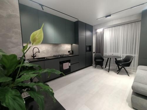 Posezení v ubytování Сучасний люкс з панорамним виглядом!