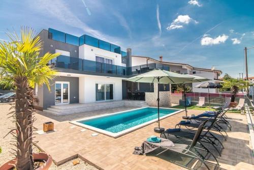 Villa Ancora near Medulin for 10 persons with private pool & pet friendly - only 800 meters from beach