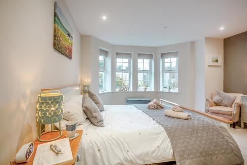 En eller flere senge i et værelse på 2 Bed in Benllech oc-t34071