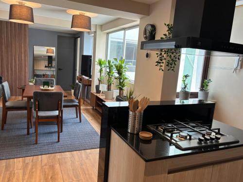 Nhà bếp/bếp nhỏ tại Modern Condo in Condesa, Iconic Ámsterdam Avenue