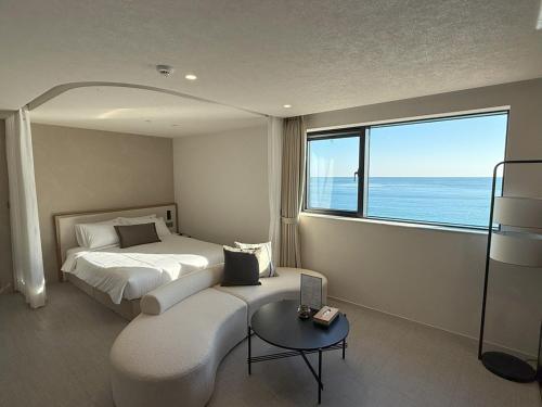 Postel nebo postele na pokoji v ubytování H avenue Songjeong