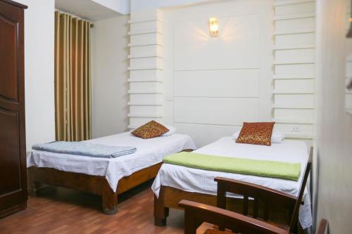 Giường trong phòng chung tại Thiên Tân Hotel